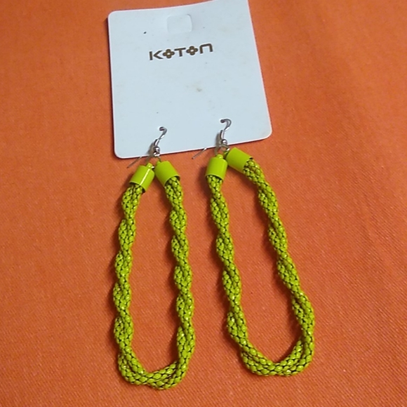 😻 3 For $15 Bright Green Snake Look Chain Dangles - Picture 4 of 4